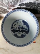 大明嘉靖年制款青花人物大碗