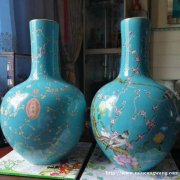清代永庆长春款松石绿釉花鸟天球瓶一对
