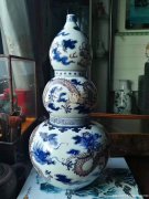 大清康熙年制款青花釉里红龙纹葫芦瓶