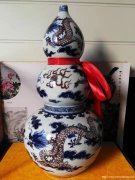 大清康熙年制款青花釉里红龙纹葫芦瓶