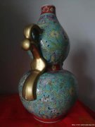 大清乾隆年制粉彩葫芦瓶