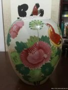 大清乾隆年制制款杜娟花鸟赏瓶