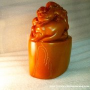 中国福建寿山田黄薄意雕刻螭龙狮帅戏珠印章摆件