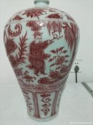 元代釉里红梅瓶`