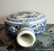 大清乾隆年制六字款.青花花卉双辅首抱月尊