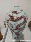 明代釉里红龙纹梅瓶