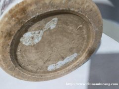 明代釉里红龙纹梅瓶