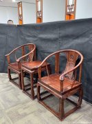 60年代黄花梨缠枝纹圈椅（二椅一几）
