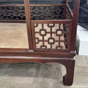 清黄花梨几何纹架子床