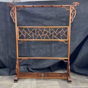 清黄花梨卷草纹衣架