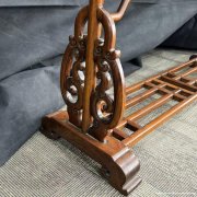 清黄花梨卷草纹衣架