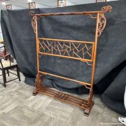 清黄花梨卷草纹衣架