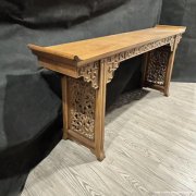 清黄花梨回纹双龙戏珠翘头案