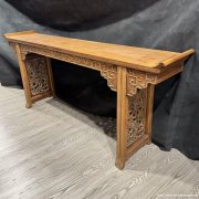 清黄花梨回纹双龙戏珠翘头案