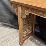 清黄花梨回纹双龙戏珠翘头案