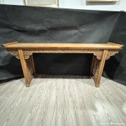 清黄花梨回纹双龙戏珠翘头案