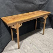 黄花梨卷草纹平头案