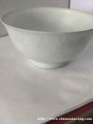 元末明初暗刻青花釉里红龙纹碗